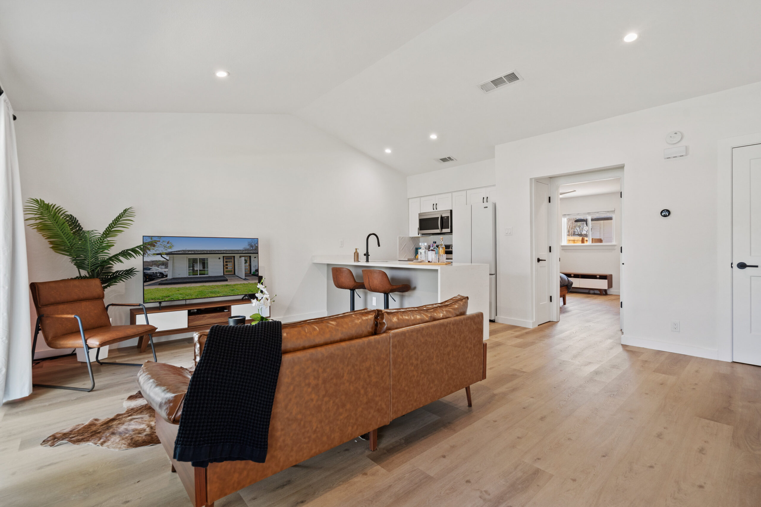 Listing Image #12